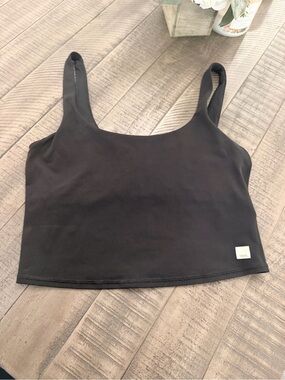 Vuori Black Scoop Neck Crop Tank